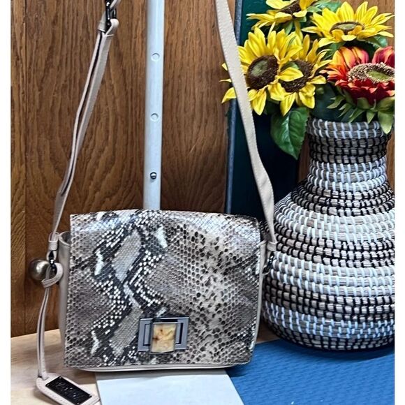 Brand New Tan Leather &  Snakeskin  Crossbody With Agate Stone Closure - Picture 1 of 13